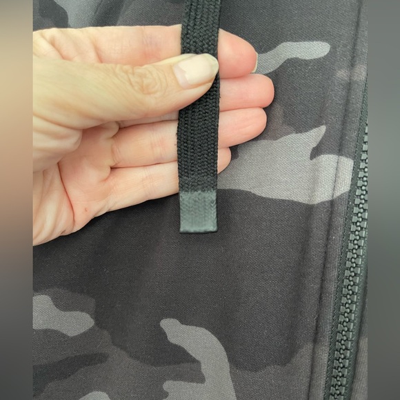 Athleta Triumph Hoodie Zip Up Jacket in Gray & Black Camouflage Camo Size S EUC - Picture 7 of 11